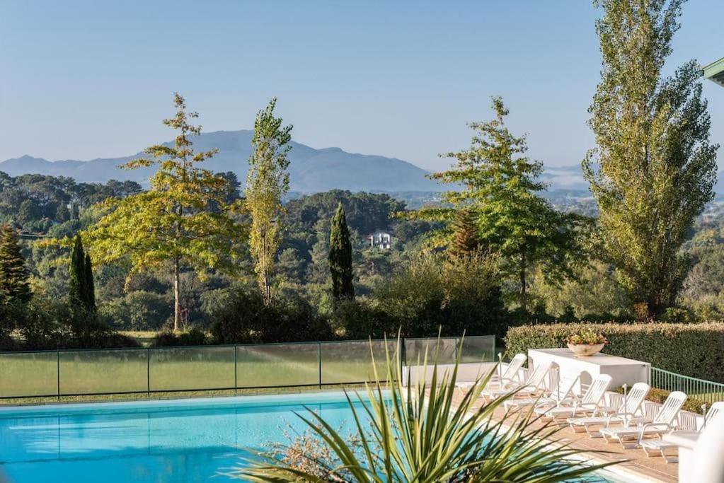 T1 Bis Avec Piscine Vue Golf Et Montagnes Apartment อาร์กองส์ ภายนอก รูปภาพ