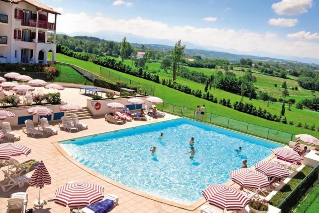 T1 Bis Avec Piscine Vue Golf Et Montagnes Apartment อาร์กองส์ ภายนอก รูปภาพ